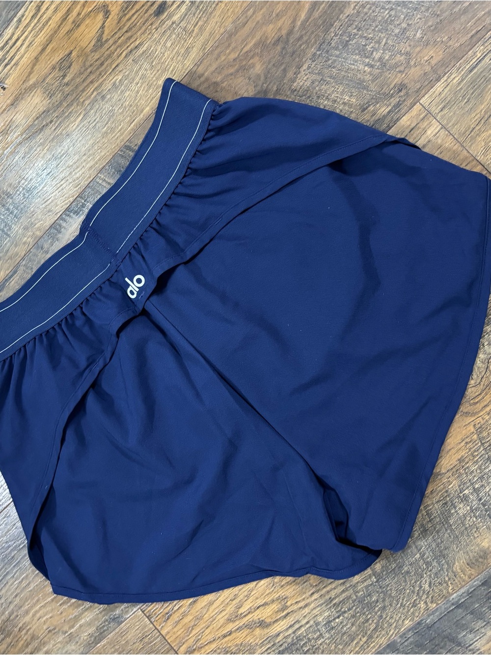 Alo Yoga Women’s navy match point shorts size S - Picture 5 of 5